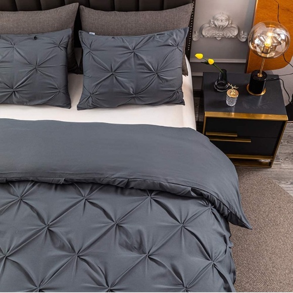 Queen 3 Pcs Pinch Pleated Duvet Cover with Zipper - Picture 7 of 9